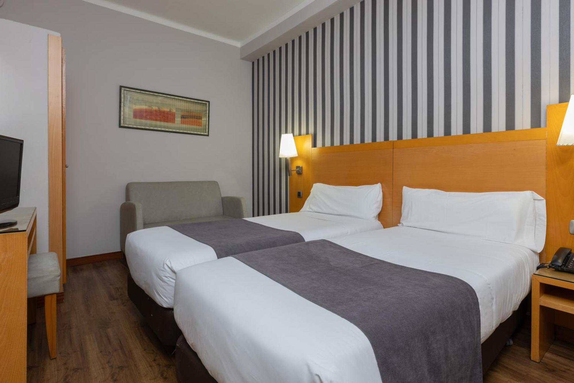 Hotel Lyon Барселона Екстериор снимка
