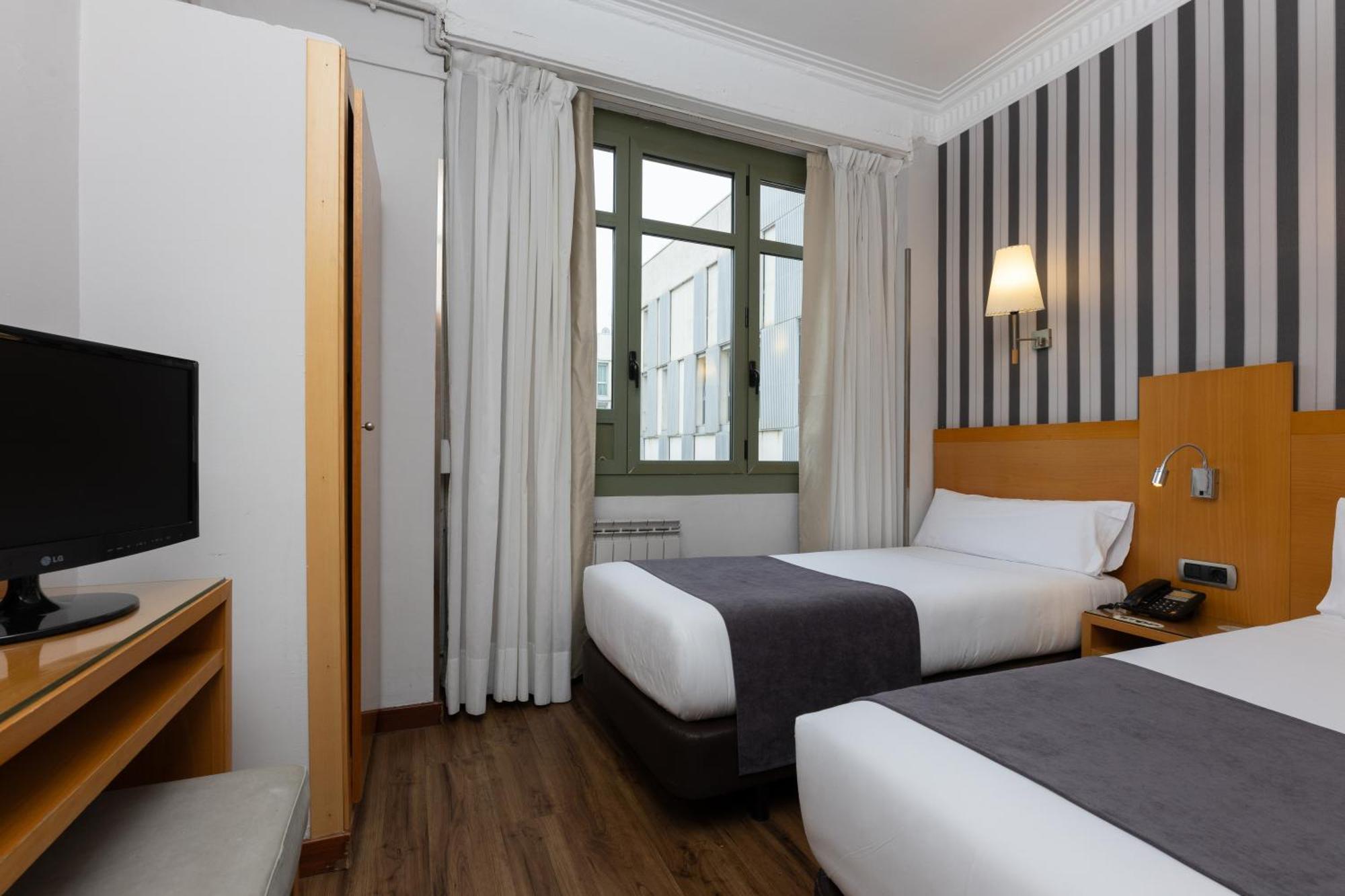 Hotel Lyon Барселона Екстериор снимка